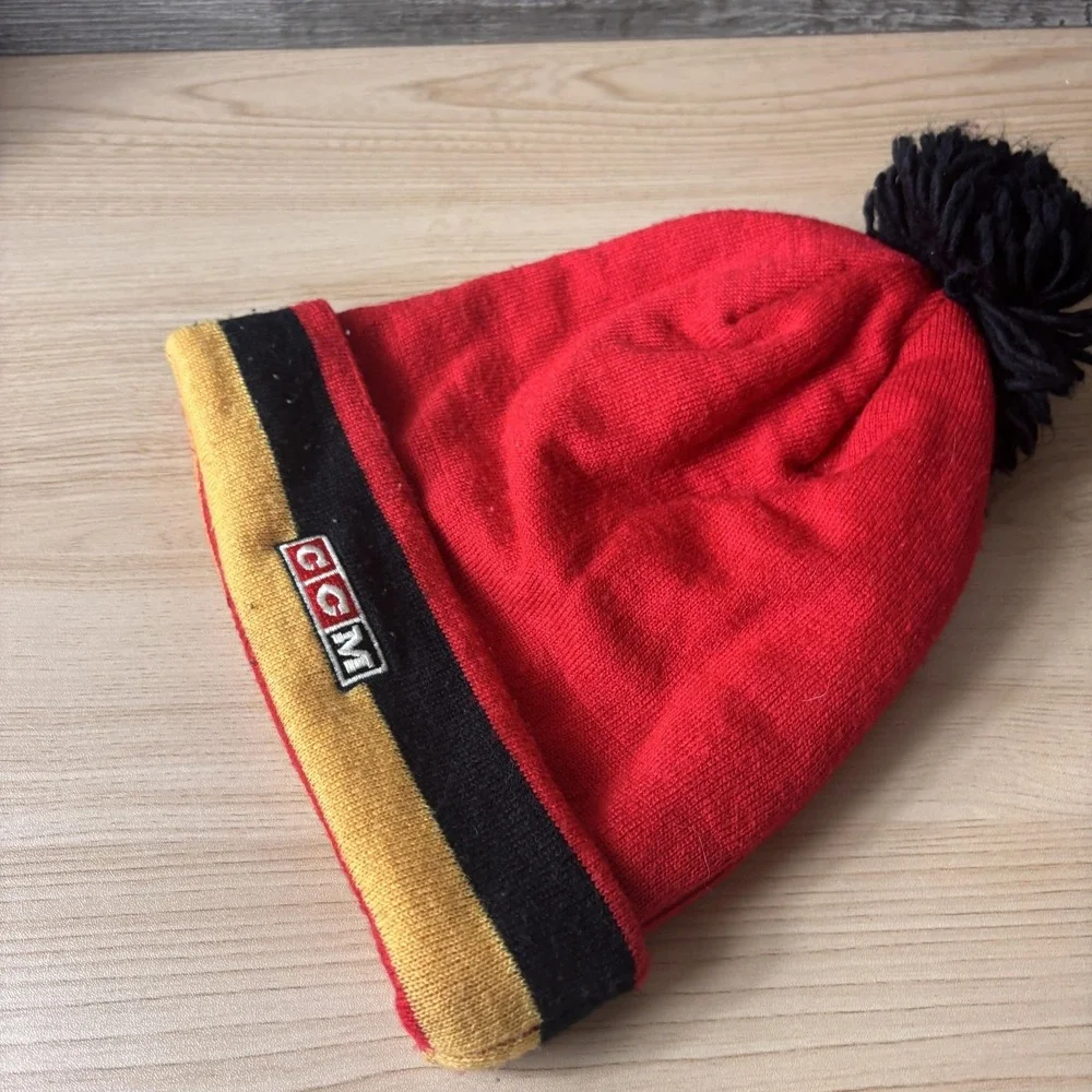 Calgary Flames Hat Beanie Mens Red Black NHL Hockey Pom Knit Cuffed Winter Toque